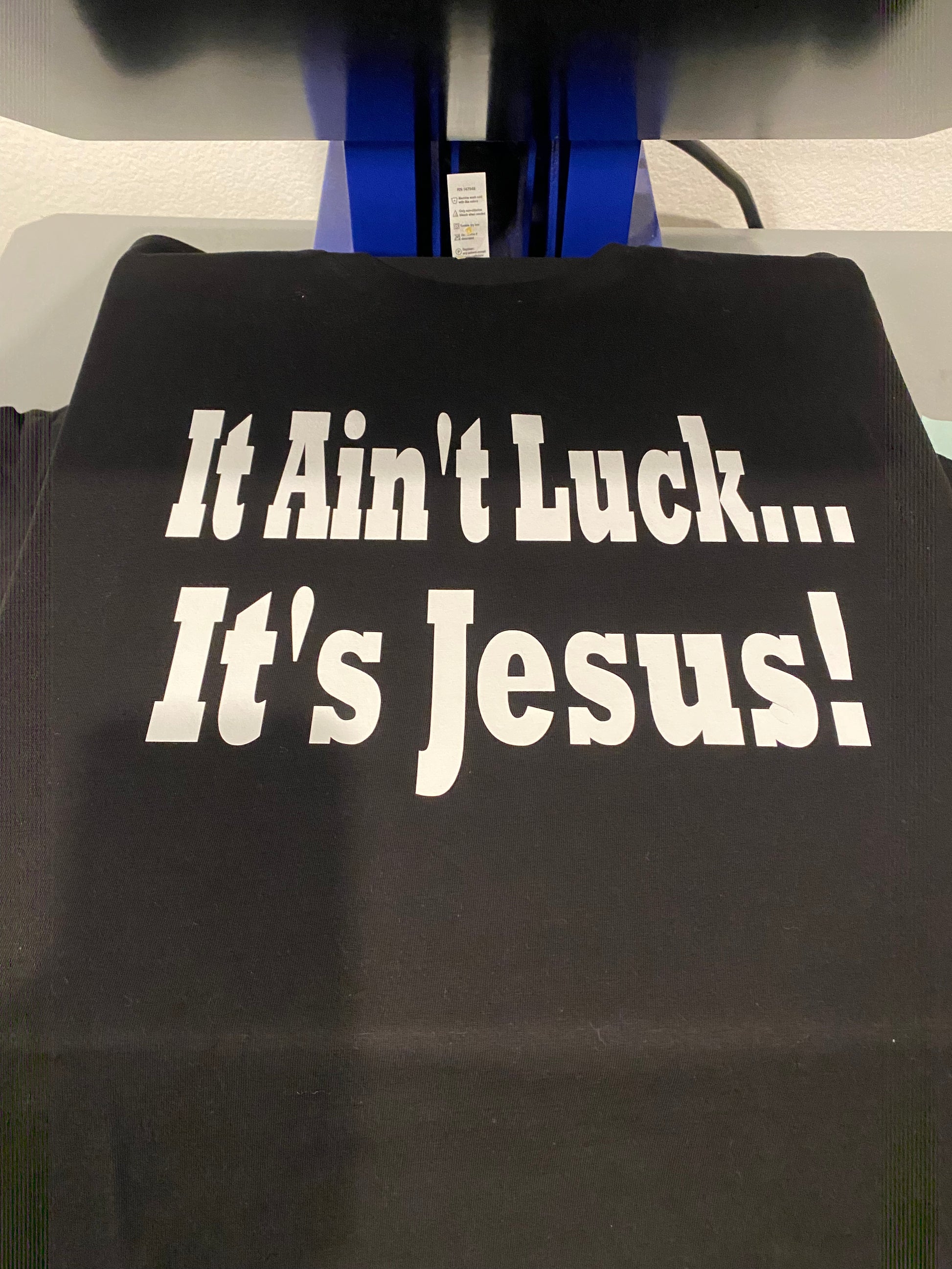 It Ain’t Luck, It’s JESUS tee - Avoir la foi